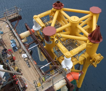 Installation of hydraulic system on mono-column