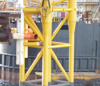 Installation of hydraulic system on mono-column